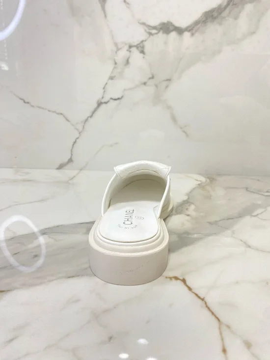 CHANEL Quilted Turnlock Logo Mule Slip-On Lambskin Slide Sandals Women's Size 39 - Picture 15 of 15